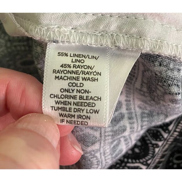 Ann Taylor Loft geometric print hidden button front sleeveless romper - Picture 4 of 11